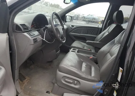 2010 Honda Odyssey Touring z USA, uszkodzony, nr VIN 5FNRL3H98AB101518